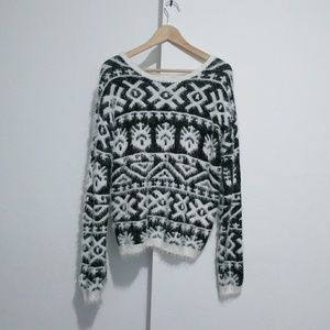 Bethany Mota fussy knit sweater black white

S